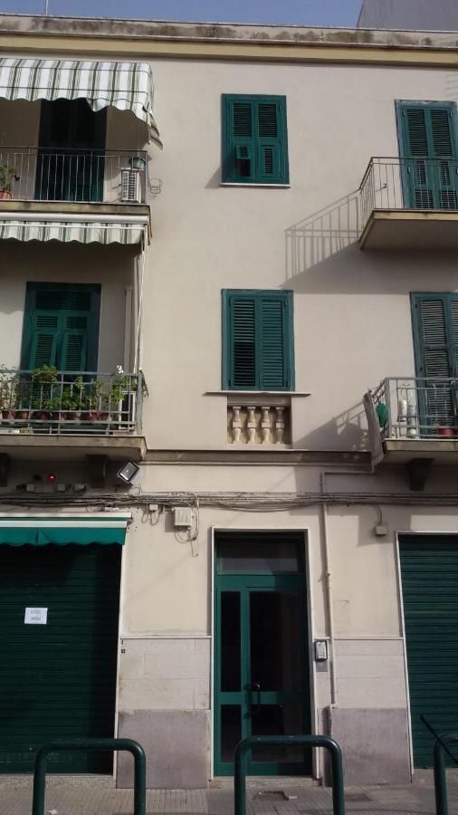 Bari, Puglia. Centrale E Facile Da Raggiungere !! Exterior foto